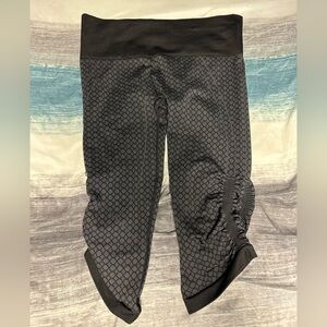 Lululemon Capri Ruched Leggings Gray and black